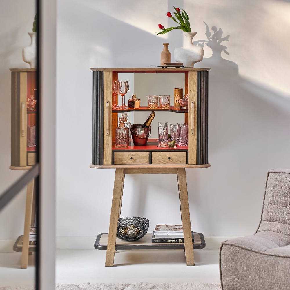 Cabinet bar