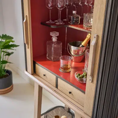 Cabinet bar