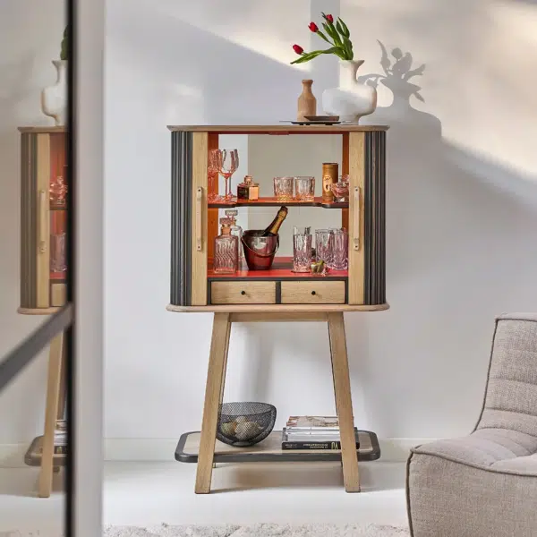 Cabinet bar